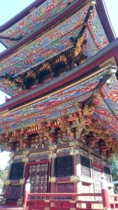 三重塔下から見る